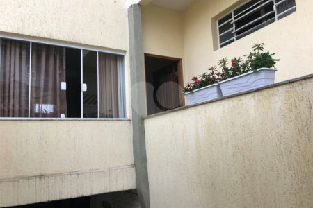 Sobrado à venda com 3 suítes em Vila Nivi, São Paulo, SP
