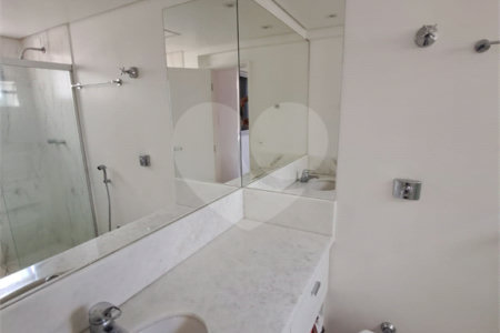 Apartamento à venda com 3 quartos, sendo 1 suíte, em Vila Uberabinha, São Paulo, SP