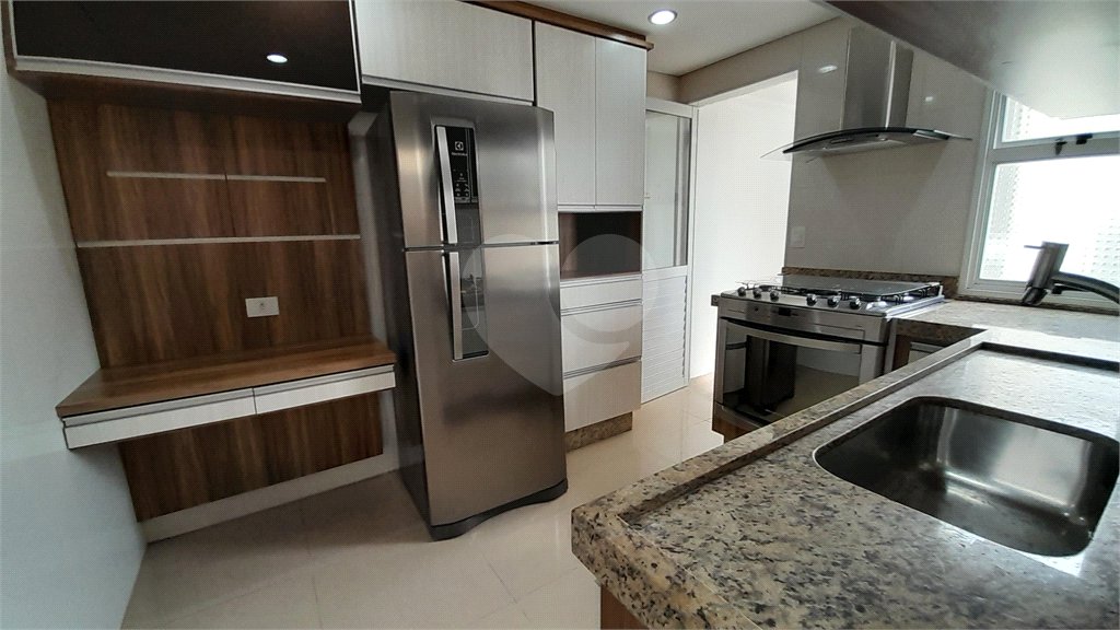 Casa à venda com 3 quartos, sendo 1 suíte, no condomínio Residencial Jardins, São Bernardo do Campo - SP
