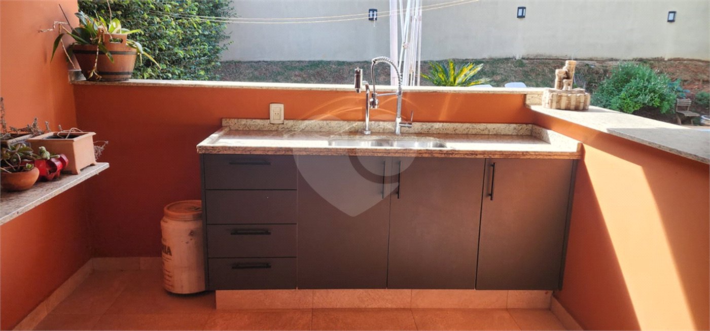 Casa à venda com 4 quartos, sendo 2 suítes, no condomínio Delle Stelle, Louveira - SP