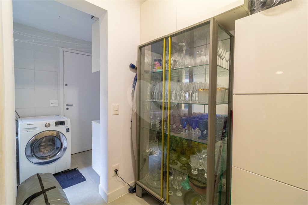 Apartamento à venda com 3 quartos, sendo 1 suíte,  em Morumbi, São Paulo, SP