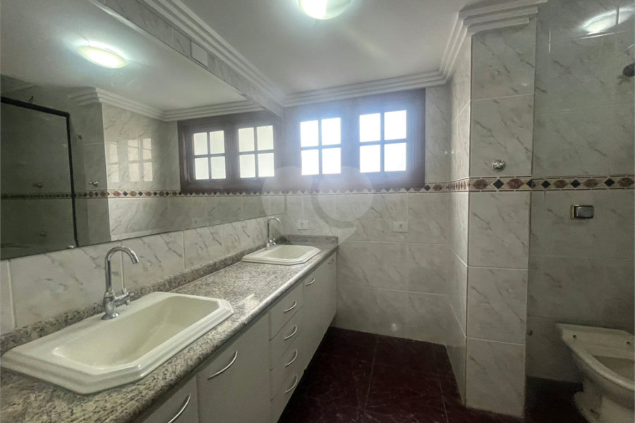 Sobrado à venda com 3 quartos, sendo 1 suíte, em Tremembé, São Paulo, SP