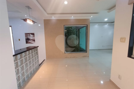 Casa à venda com 3 quartos, sendo 2 suítes, no condomínio Village da Posse, Rio de Janeiro - RJ