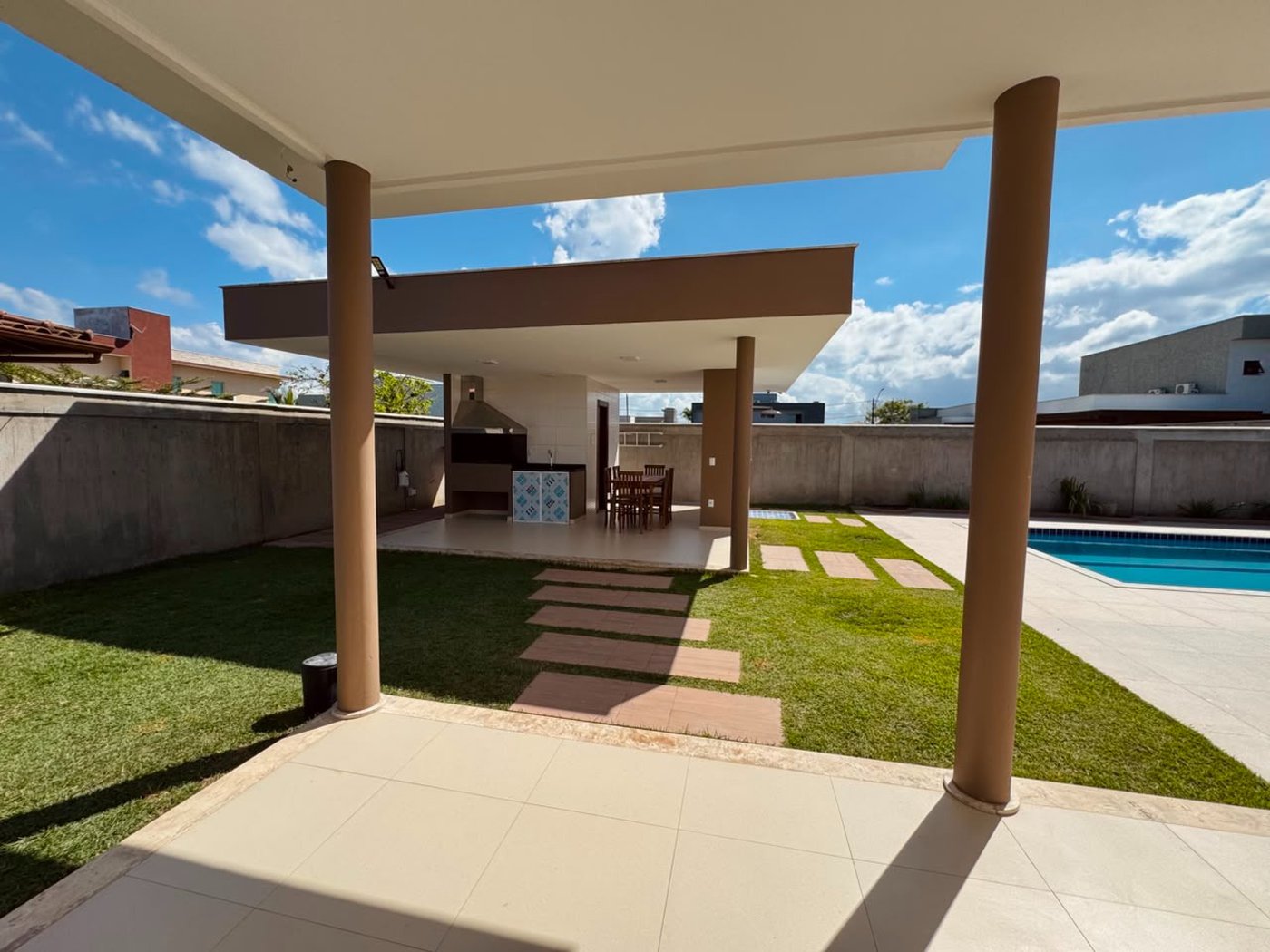Casa para alugar com 3 suítes, no condomínio Outeiro São Francisco, Porto Seguro - BA