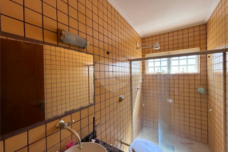 Casa à venda com 5 quartos, sendo 2 suítes,  em Jardim Maristela, Atibaia, SP
