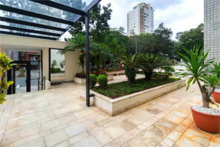 Apartamento à venda com 4 quartos, sendo 2 suítes,  em Vila Hamburguesa, São Paulo, SP
