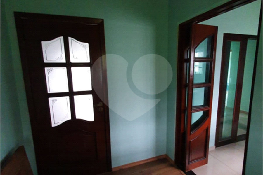 Casa à venda com 3 quartos, sendo 2 suítes, no condomínio Residencial Jardim Lago da Cantareira, Mairiporã - SP