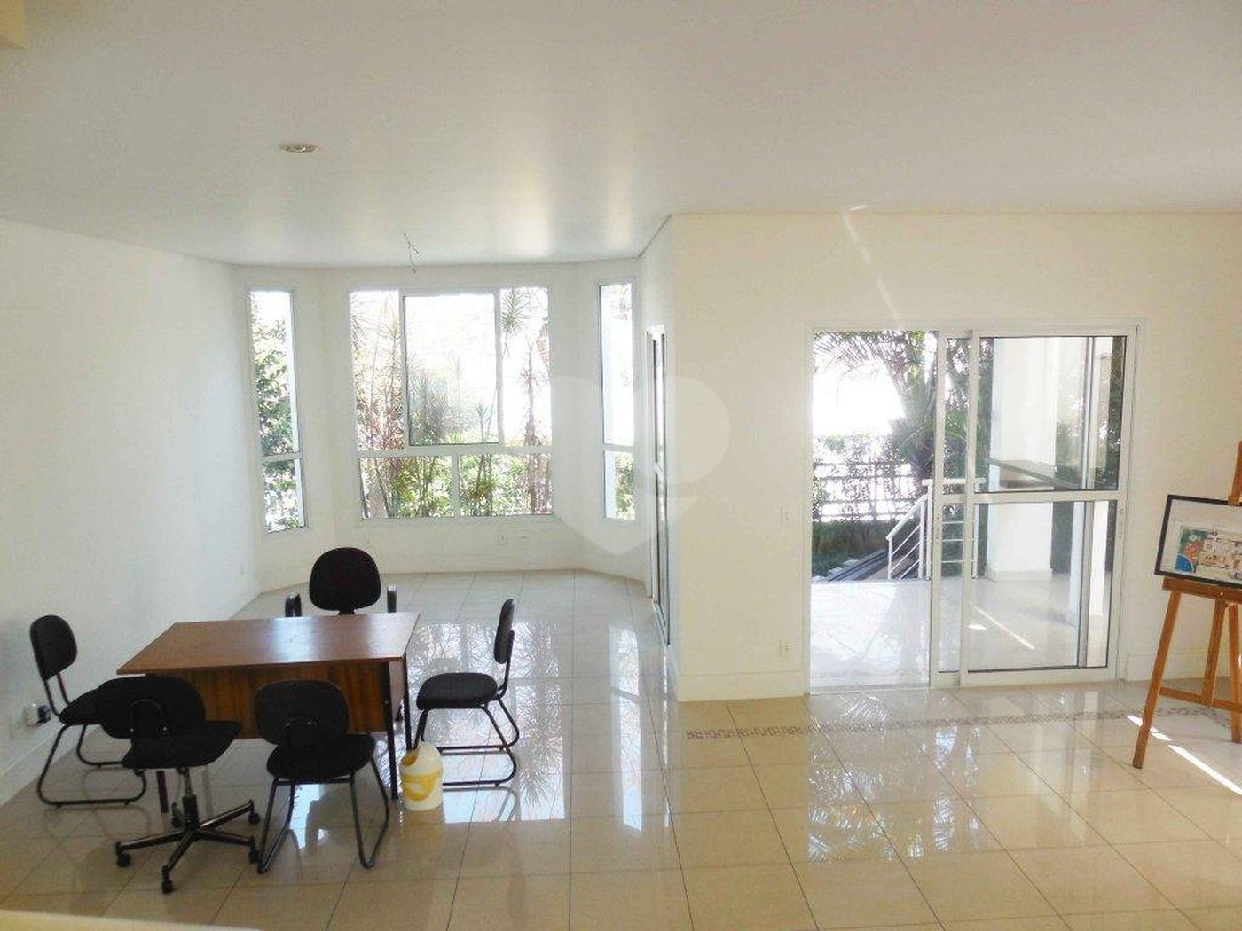 Casa à venda com 4 quartos, sendo 2 suítes, no condomínio Bristol Village, São Paulo - SP
