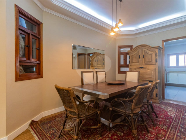 Casa à venda com 4 quartos, sendo 2 suítes,  em Jardim Prudência, São Paulo, SP