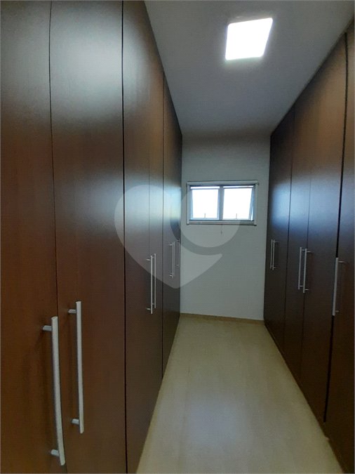 Casa à venda com 4 quartos, sendo 3 suítes, no condomínio Residencial Terras de Vinhedo, Vinhedo - SP
