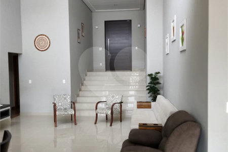 Casa à venda com 4 quartos, sendo 2 suítes, no condomínio Residencial Villaggio Paradiso, Itatiba - SP