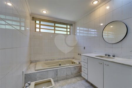 Casa à venda ou para alugar com 4 suítes em Alto da Boa Vista, São Paulo, SP