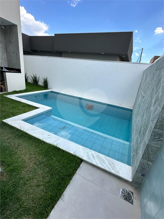 Casa à venda com 5 suítes no condomínio Florais do Parque, Cuiabá - MT