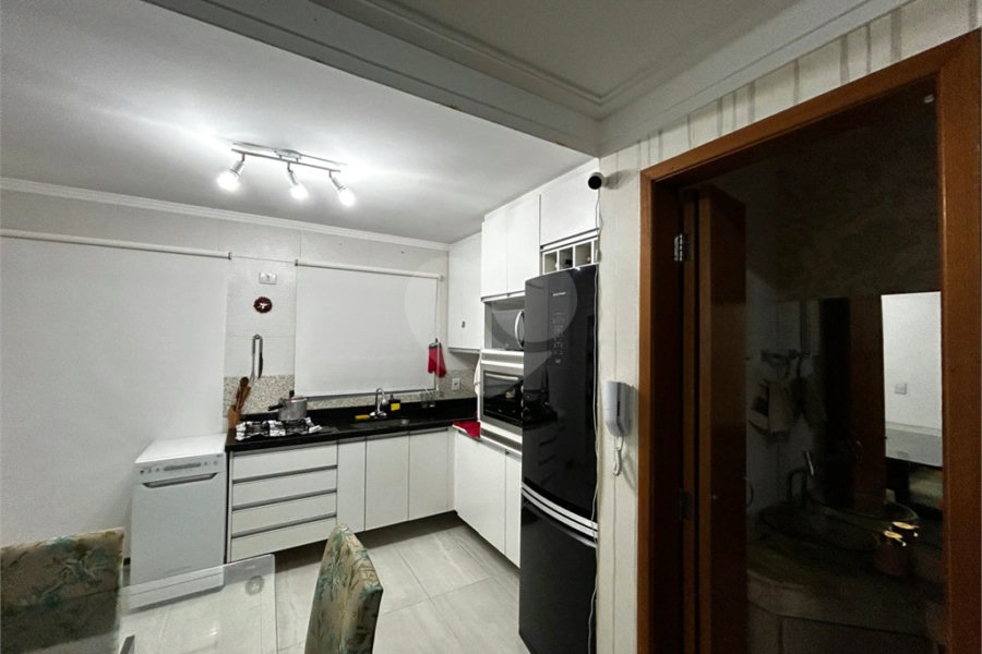 Casa à venda ou para alugar com 3 quartos, sendo 2 suítes,  no condomínio Residencial Erika, São Paulo - SP