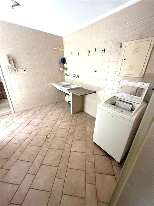 Sobrado à venda com 5 quartos, sendo 3 suítes, em Jardim Leonor, São Paulo, SP