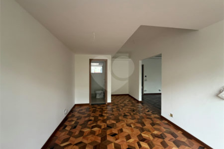 Casa à venda com 3 quartos, sendo 1 suíte, em Alto da Boa Vista, São Paulo, SP