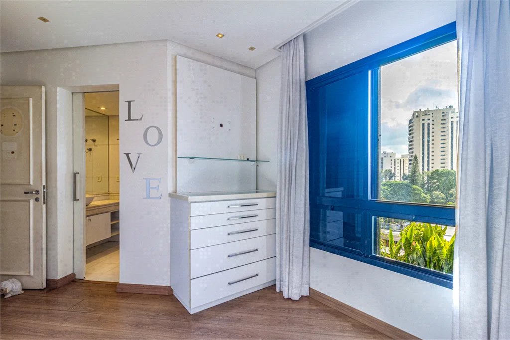 Apartamento à venda com 3 quartos, sendo 2 suítes,  em Vila Andrade, São Paulo, SP
