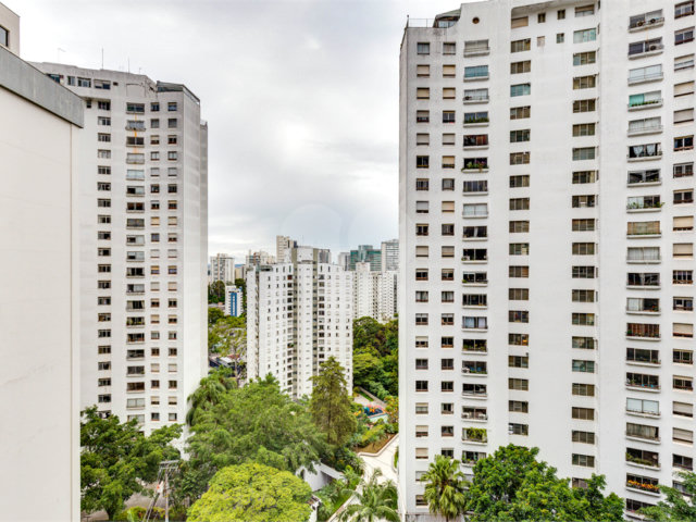 Apartamento à venda com 4 quartos, sendo 2 suítes,  em Morumbi, São Paulo, SP