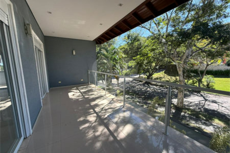Casa alto padrão condomínio fechado em Atibaia com 4 suítes e ampla área de lazer, espaço gourmet, piscina, 6 vagas garagem