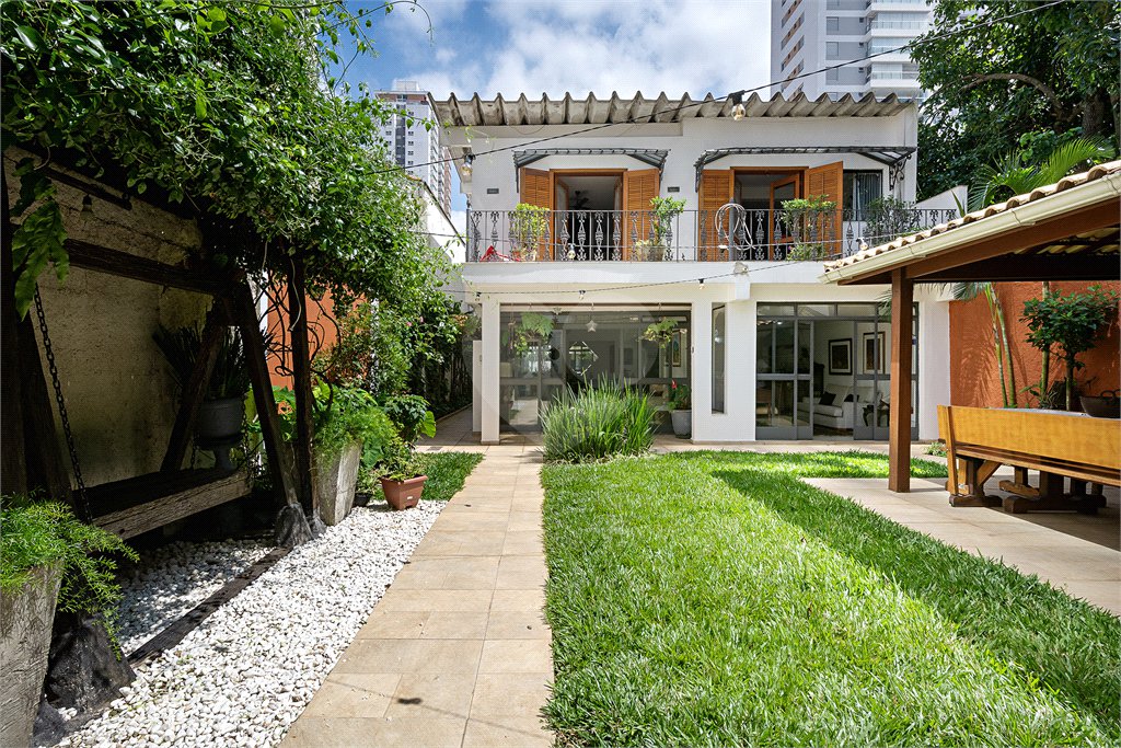 Casa para alugar com 5 quartos, sendo 2 suítes, em Brooklin, São Paulo, SP