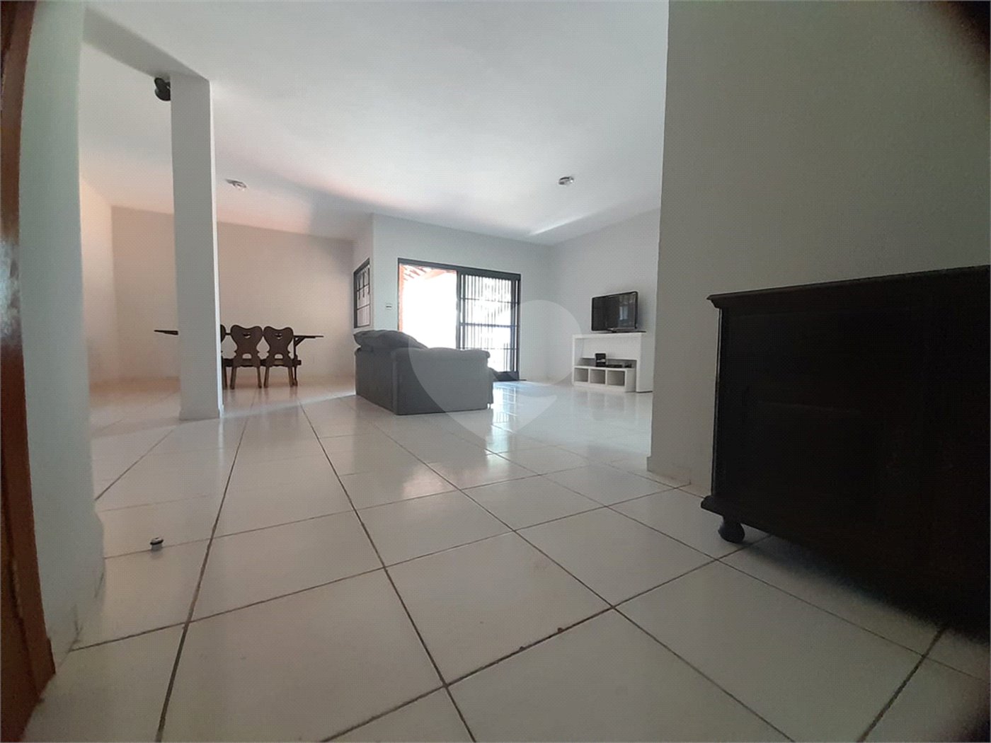 Casa de Alto Padrão à Venda e Locação no Parque Santa Mônica - São Carlos