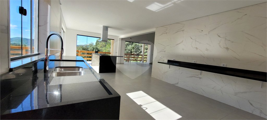 Casa à venda com 4 suítes no condomínio Sausalito, Mairiporã - SP