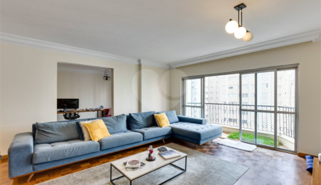 Apartamento à venda com 3 quartos, sendo 2 suítes,  em Moema, São Paulo, SP