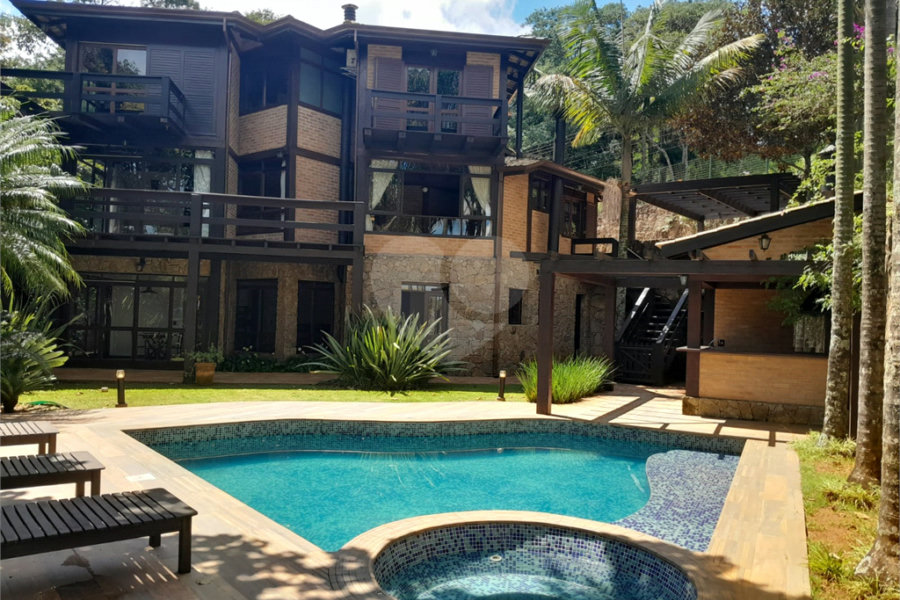 Casa à venda com 4 quartos, sendo 2 suítes, no condomínio Cantareira, Mairiporã - SP