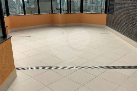 Triplex à venda com 4 suítes em Vila Paulicéia, São Paulo, SP