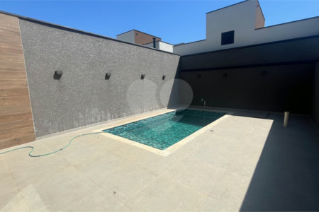 Casa Assobradada com 3 suítes na Vila Thais em Atibaia