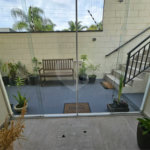 APTO TERREO COM QUINTYAL AMPLO, 2 QUARTOS 1 SUITE ,R$ 440 MIL