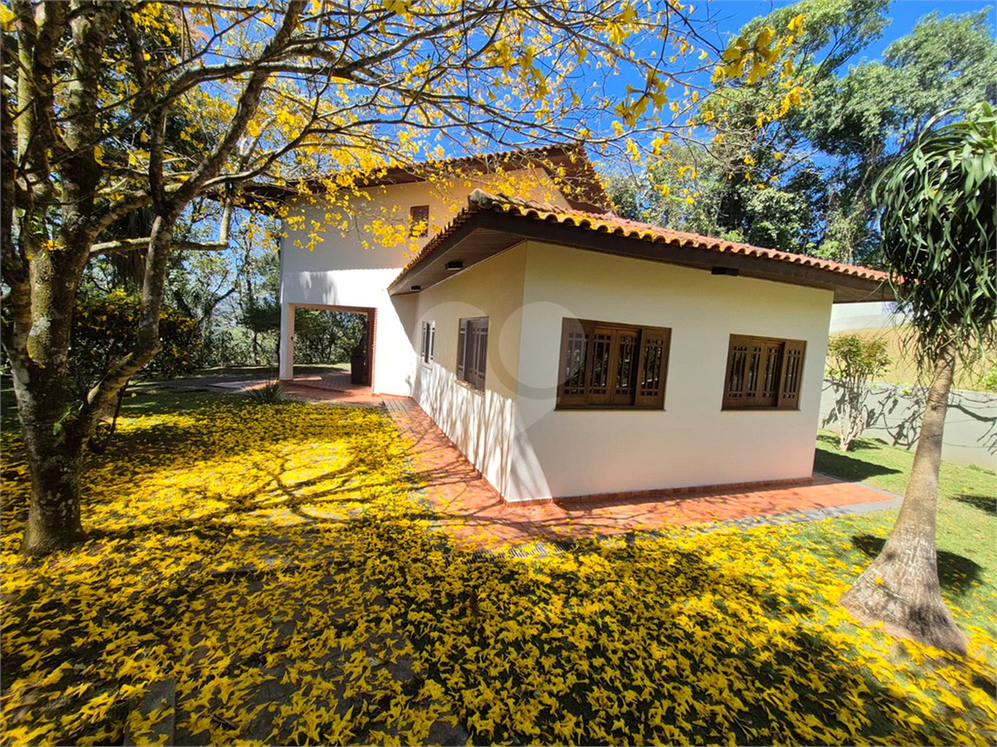 Casa à venda com 4 quartos, sendo 2 suítes, no condomínio Alpes da Cantareira, Mairiporã - SP