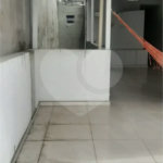 3 dormitórios, 2 suítes, banheiro, sala, cozinha ampla e 2 vagas de garagem