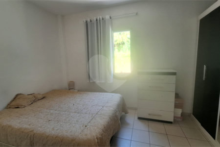 Casa à venda com 2 quartos no condomínio Karolyne, Votorantim - SP