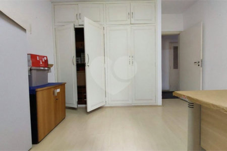 Casa à venda com 4 quartos, sendo 2 suítes,  em Vila Alexandria, São Paulo, SP