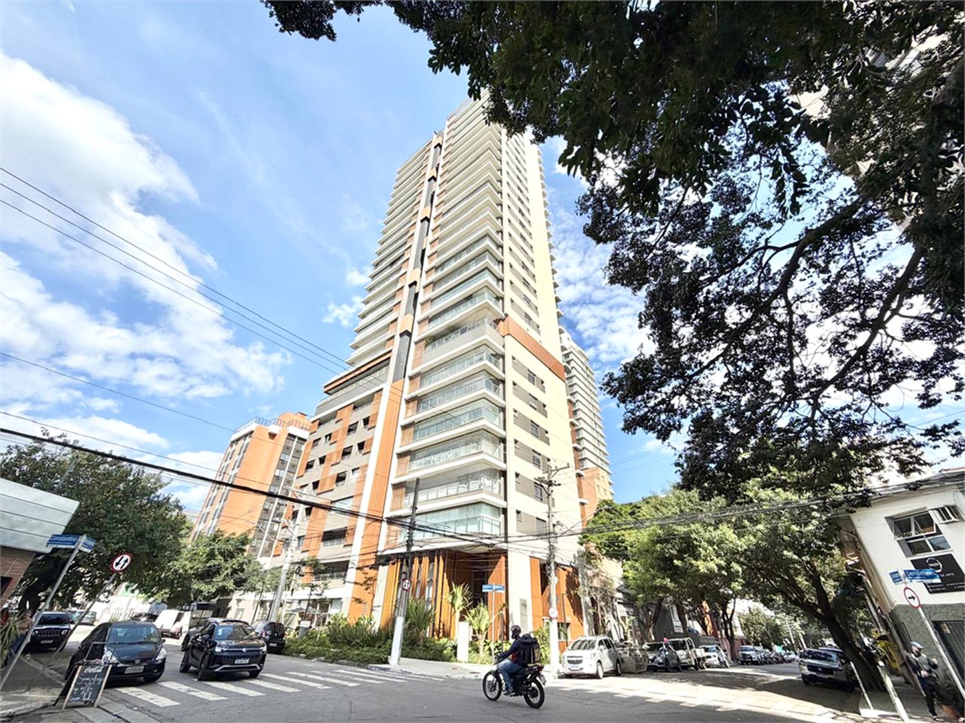 Apartamento à venda com 3 suítes em Campo Belo, São Paulo, SP