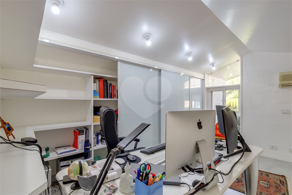 Casa à venda ou para alugar com 3 quartos, sendo 1 suíte,  no condomínio Chácara Flora, São Paulo - SP