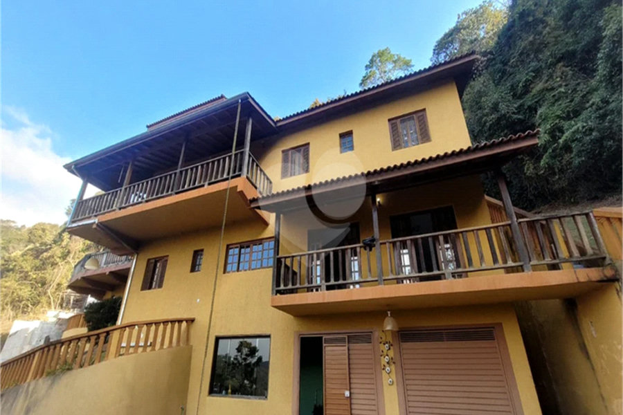 Casa à venda com 4 quartos, sendo 1 suíte, no condomínio Alpes da Cantareira, Mairiporã - SP