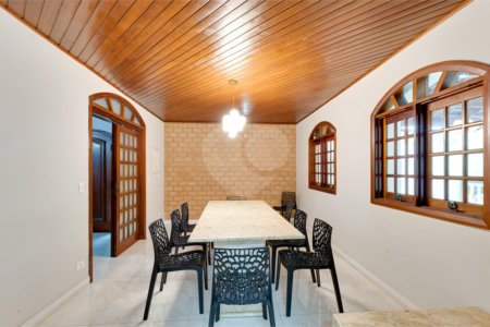 Casa Térrea à venda com 5 quartos, sendo 2 suítes, em Alto da Boa Vista, São Paulo, SP