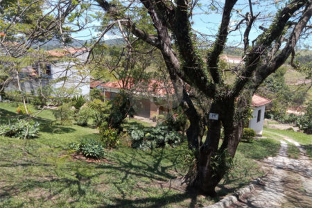 Área de Terra à venda com 3 quartos, sendo 1 suíte, no Centro, Bom Jesus dos Perdões, SP