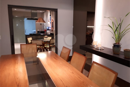 Apartamento à venda com 4 quartos, sendo 3 suítes, em Campo Belo, São Paulo, SP