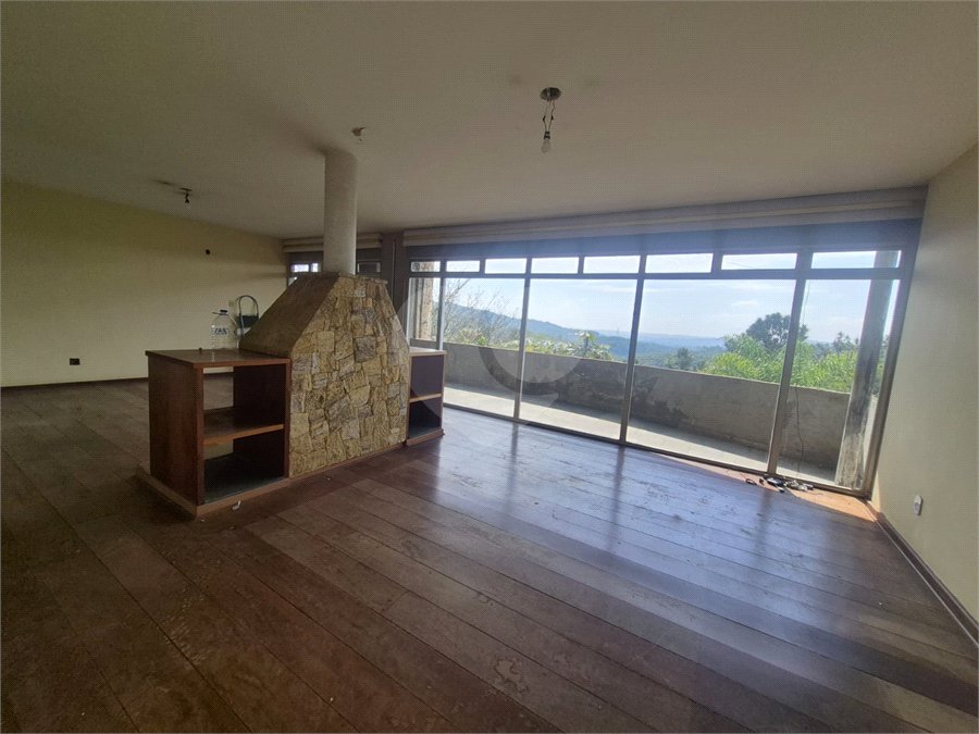 Casa à venda com 3 quartos, sendo 1 suíte, no condomínio Alpes da Cantareira, Mairiporã - SP