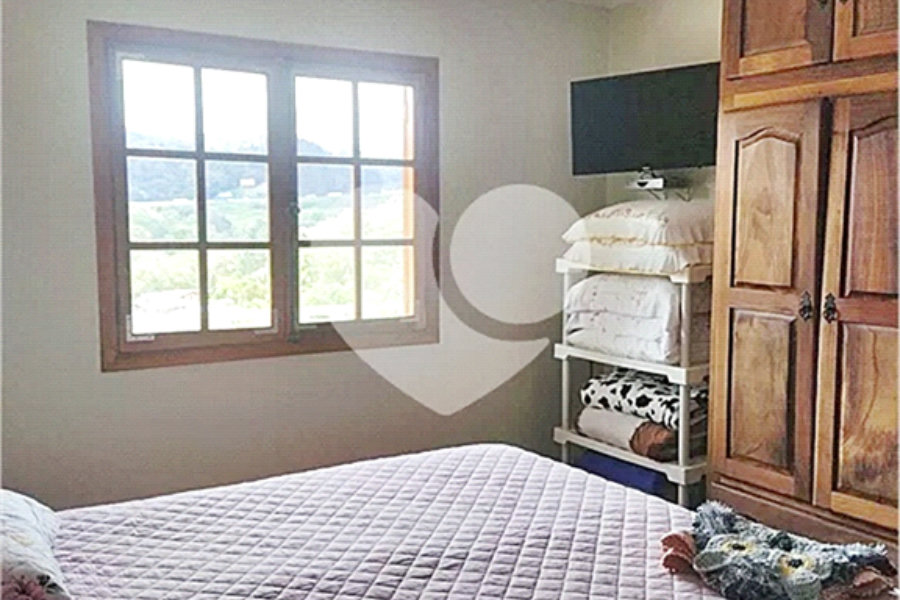Casa à venda com 4 quartos, sendo 3 suítes, em Luiz Fagundes, Mairiporã, SP