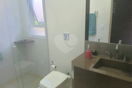 Casa à venda com 4 quartos, sendo 3 suítes, no condomínio Arco Iris, Atibaia - SP