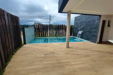 Terreno à venda com 4 suítes no condomínio Residencial Veneza, Mogi das Cruzes - SP