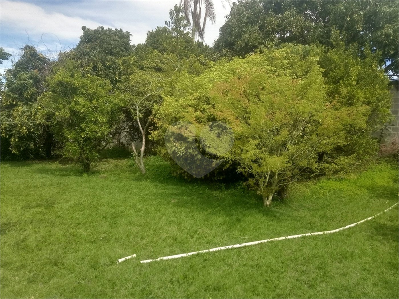 Casa à venda com 4 quartos, sendo 1 suíte,  no condomínio Village da Serra, Araçoiaba da Serra - SP