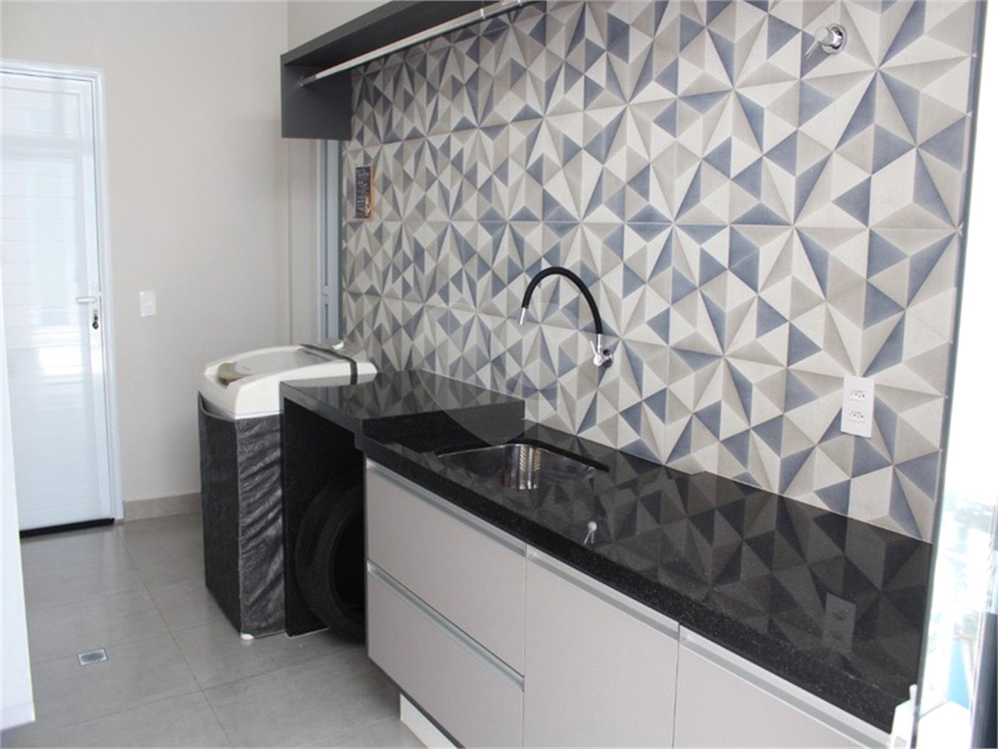 Casa à venda com 3 quartos, sendo 2 suítes, no condomínio Residencial Mantova, Indaiatuba - SP