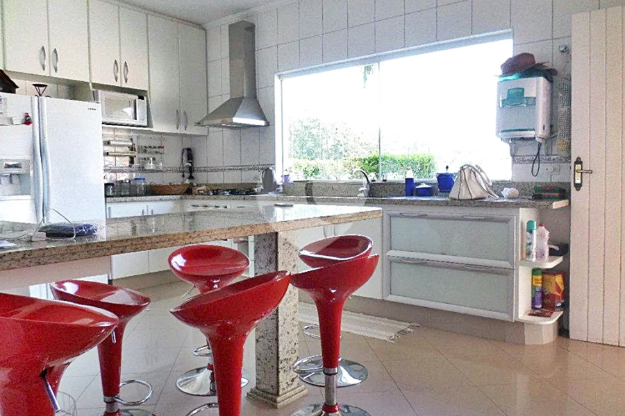 Casa à venda com 6 quartos, sendo 5 suítes,  no condomínio Conjunto Residencial Itaguaçu, São Paulo - SP