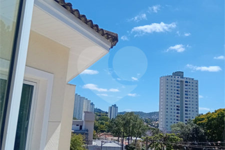 Casa à venda com 3 suítes no condomínio Residencial Jd. Floresta, São Paulo - SP