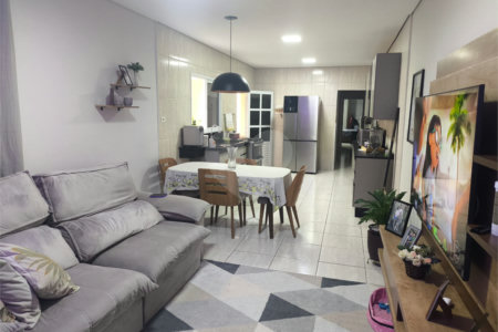 Casa à venda com 2 quartos, sendo 1 suíte, em Jardim Cacique, Suzano, SP
